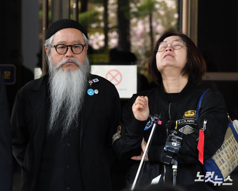 '고 이예람 수사개입' 전익수 무죄 확정..허탈한 이 중사 부모님