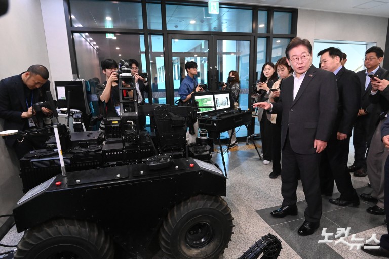 국방과학연구소 방문한 이재명 대선경선 후보