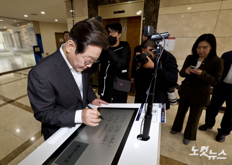 국방과학연구소 방문한 이재명 대선경선 후보