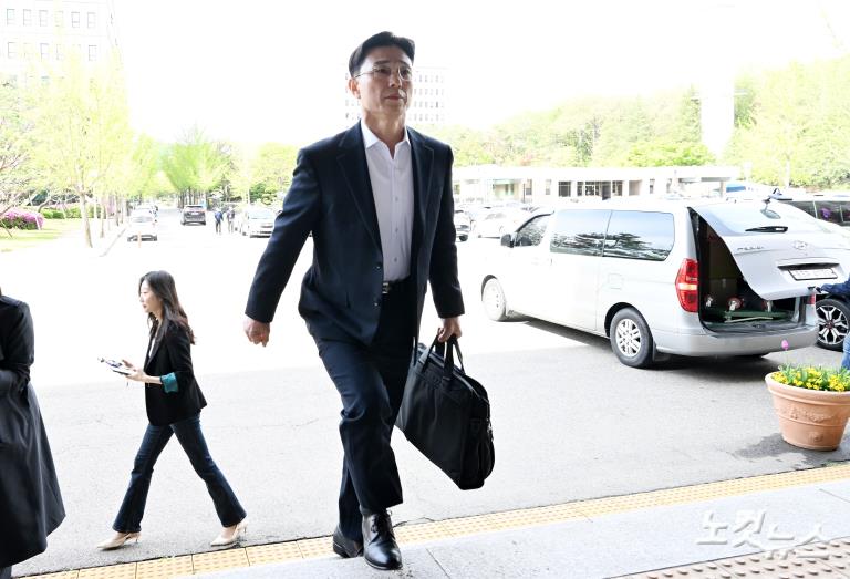 임성근 전 해병대 1사단장, 포렌식 참관 위해 공수처 출석