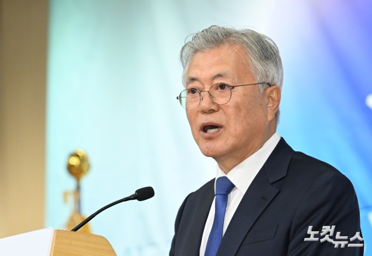 4.27 판문점선언 7주년 기념식 참석한 문재인 전 대통령-김정숙 여사