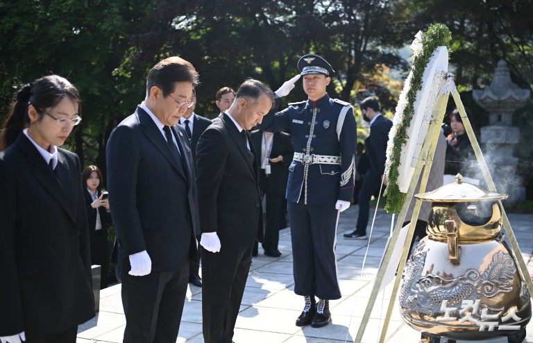이재명 대선 후보, 이승만·박정희·김대중·김영삼 전 대통령 묘역 참배