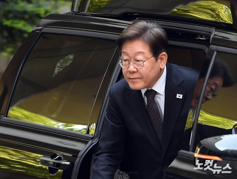 이재명, 대선후보 확정 후 첫 재판 출석