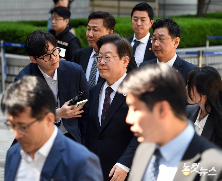 이재명, 대선후보 확정 후 첫 재판 출석