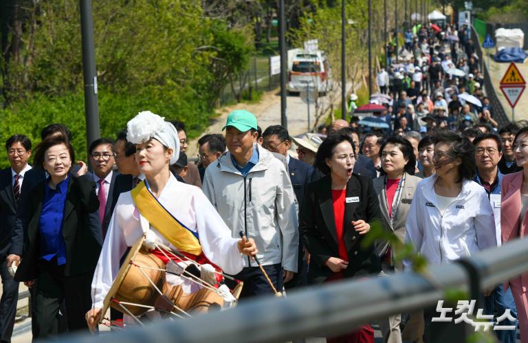 오세훈, 암사초록길 개통식 참석
