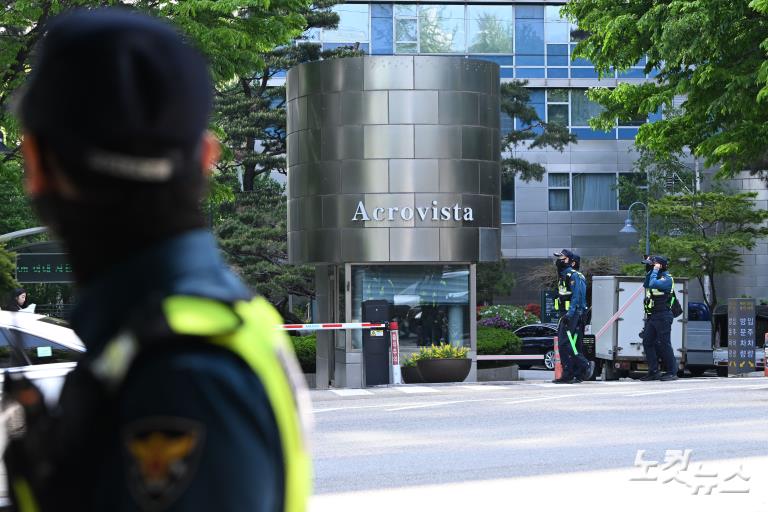 검찰 '尹 부부 사저' 압수수색