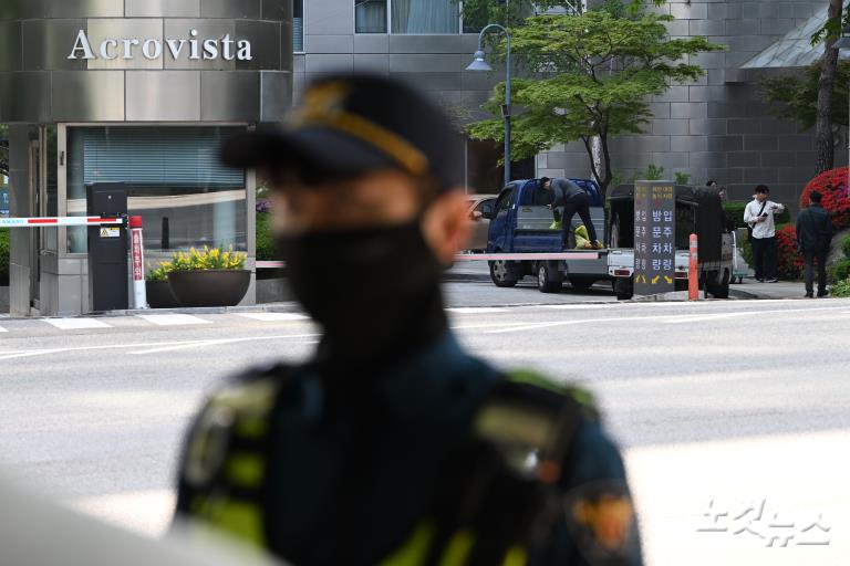 검찰 '尹 부부 사저' 압수수색