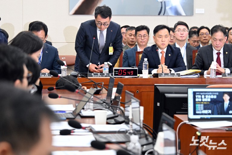 'SKT 유심 해킹사태' 국회 과방위 출석한 유영상 SK텔레콤 사장