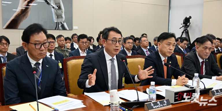 'SKT 유심 해킹사태' 국회 과방위 출석한 유영상 SK텔레콤 사장