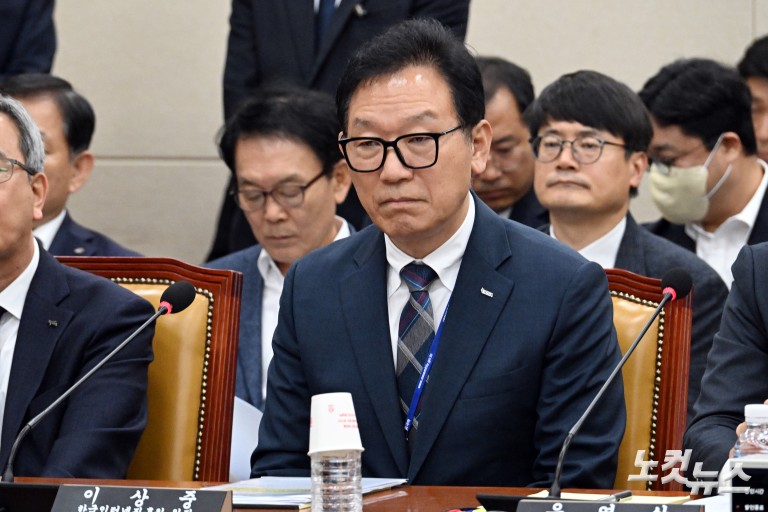 'SKT 유심 해킹사태' 국회 과방위 출석한 유영상 SK텔레콤 사장