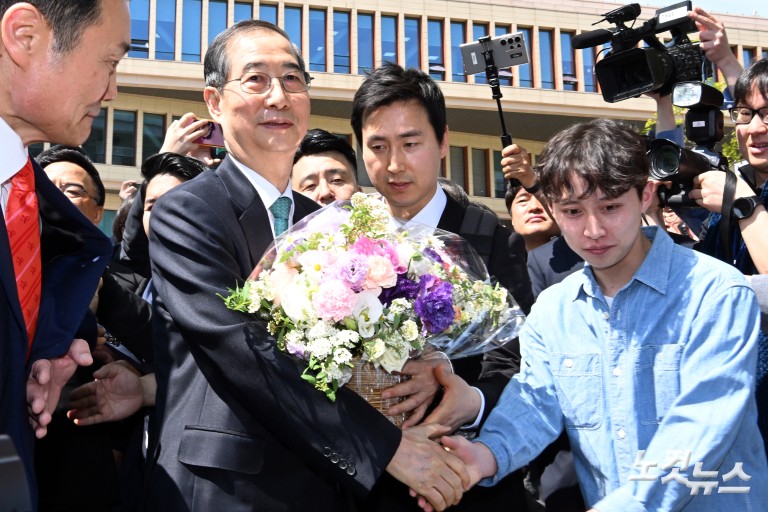 제21대 대통령 선거 출마선언하는 한덕수 전 총리