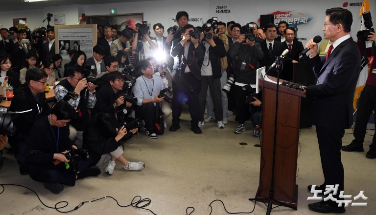 김문수 "지도부 진행하는 단일화는 강제적 후보 교체"