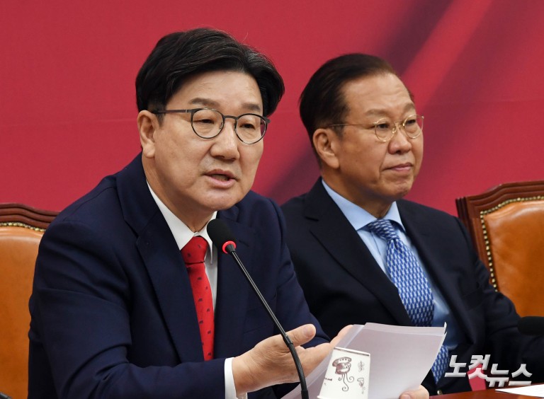 권성동 "김문수, 알량한 후보자리 지키려 회견"