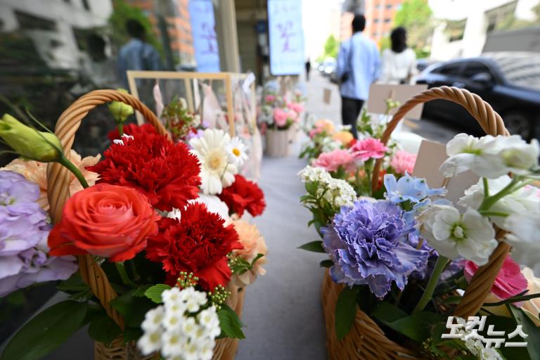 카네이션 향기 가득한 어버이날