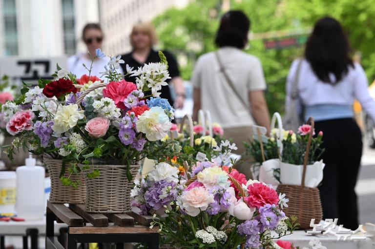 카네이션 향기 가득한 어버이날