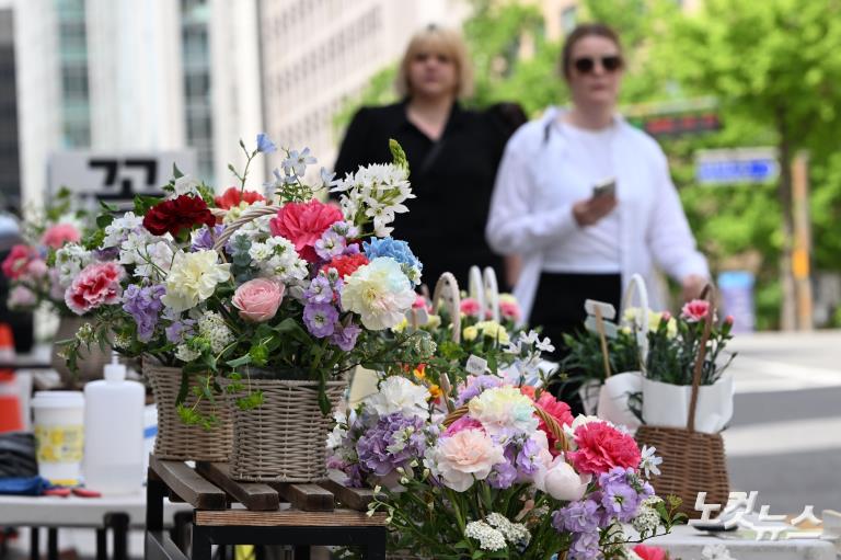 카네이션 향기 가득한 어버이날