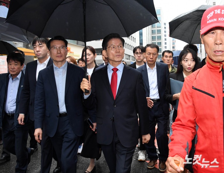 당사 대통령후보실로 들어간 김문수