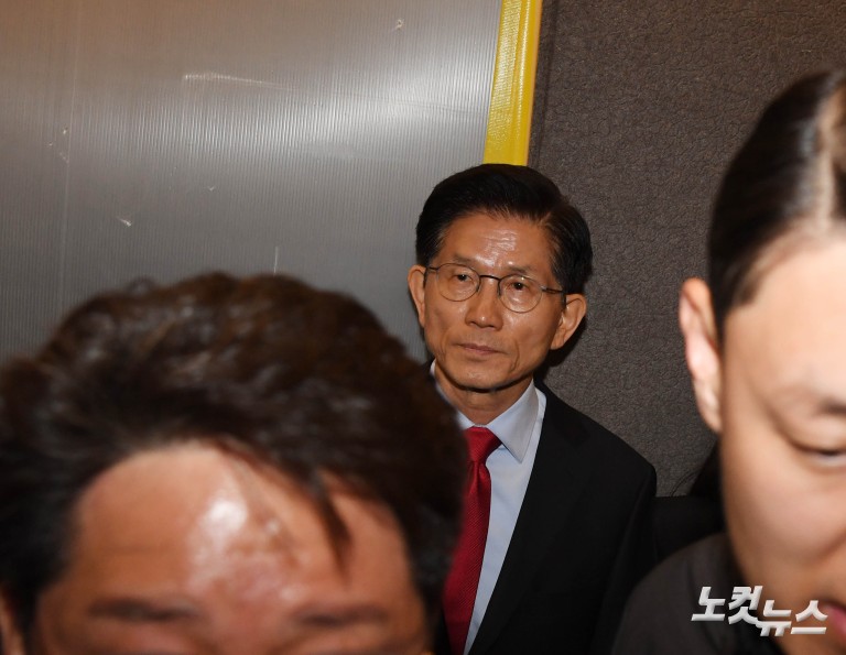 당사 대통령후보실로 들어간 김문수