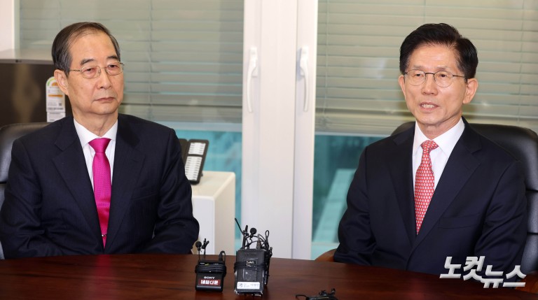 포옹하는 김문수-한덕수