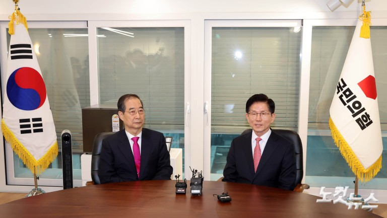 포옹하는 김문수-한덕수