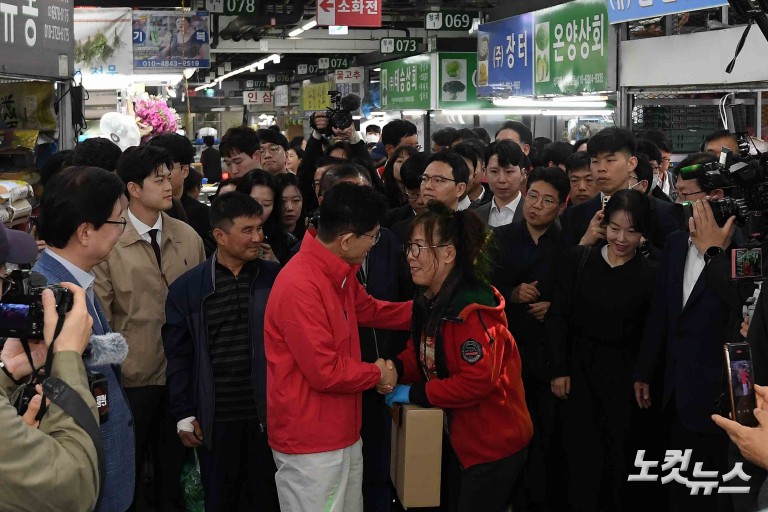 순대국밥 먹는 김문수