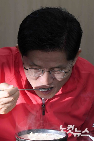 순대국밥 먹는 김문수