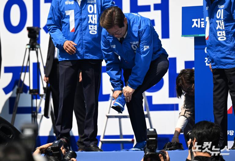 이재명 후보, '빛의 혁명' 광화문에서 첫 유세