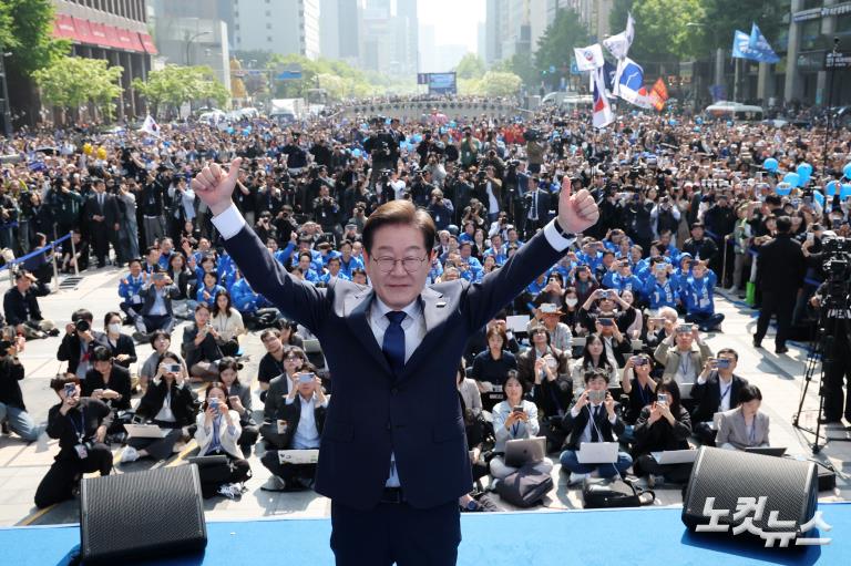 이재명 후보, '빛의 혁명' 광화문에서 첫 유세