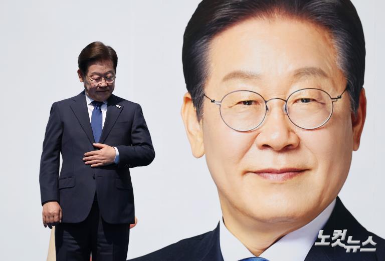 이재명 후보, '빛의 혁명' 광화문에서 첫 유세