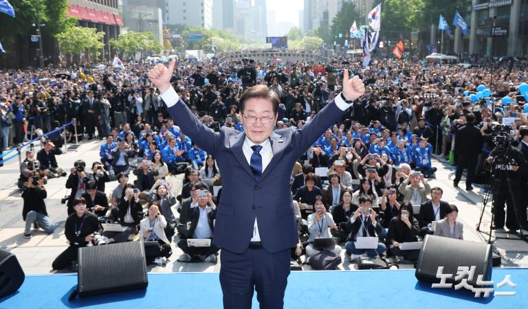 이재명 후보, '빛의 혁명' 광화문에서 첫 유세