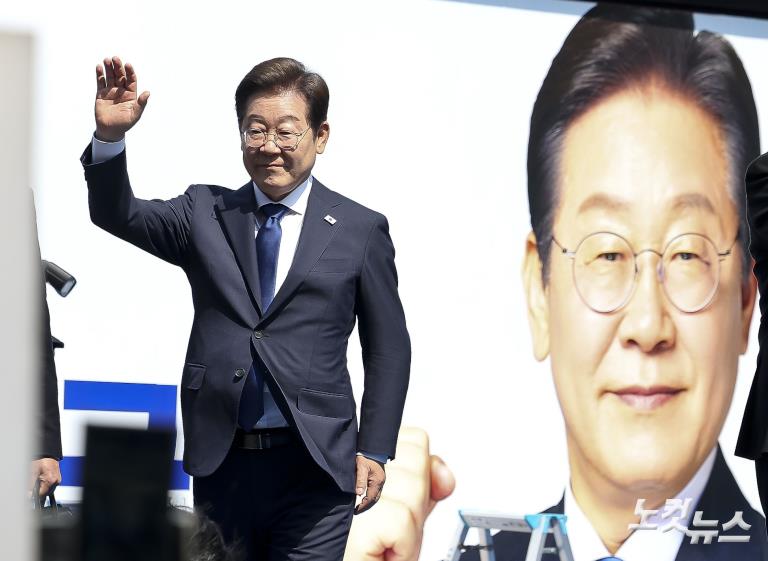 이재명 후보, '빛의 혁명' 광화문에서 첫 유세