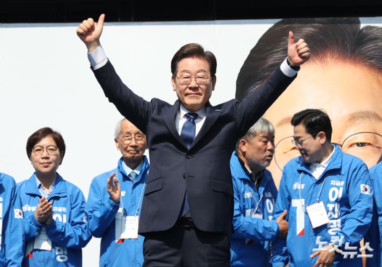 이재명 후보, '빛의 혁명' 광화문에서 첫 유세