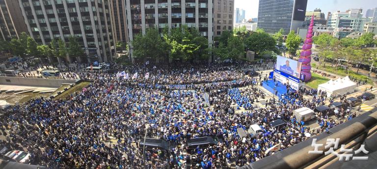 이재명 후보, '빛의 혁명' 광화문에서 첫 유세