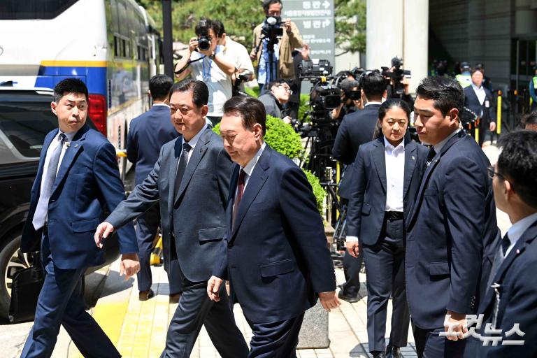 윤석열 오전 공판 종료