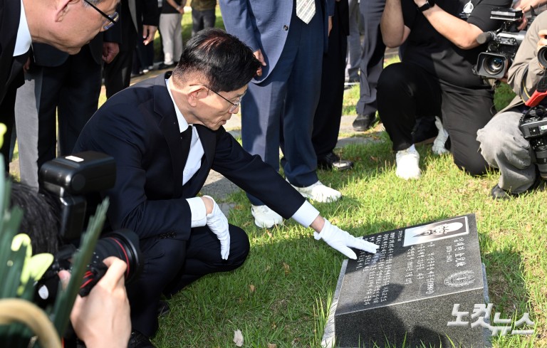 김문수, 국립신암선열공원 방문