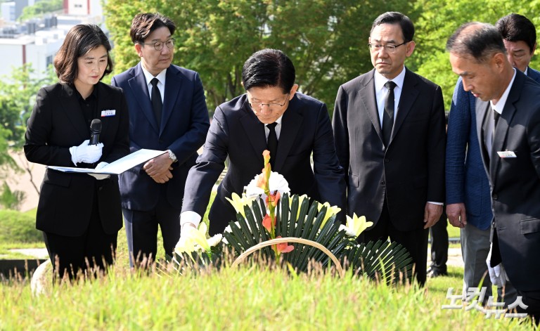 김문수, 국립신암선열공원 방문