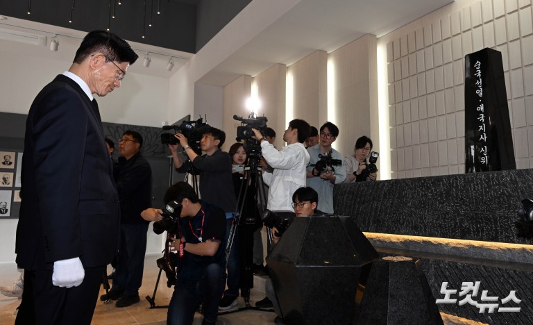 김문수, 국립신암선열공원 방문