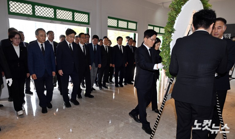 김문수, 국립신암선열공원 방문