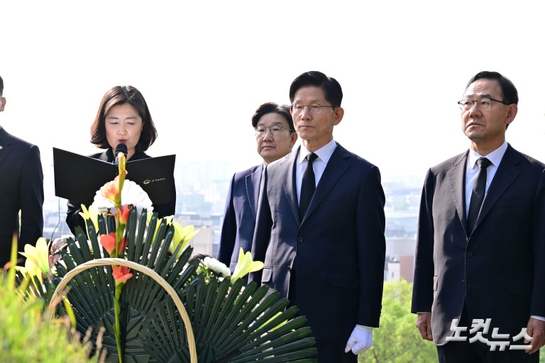 김문수, 국립신암선열공원 방문