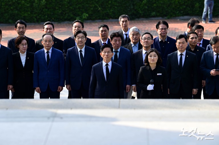 김문수, 국립신암선열공원 방문