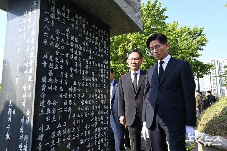 김문수, 국립신암선열공원 방문
