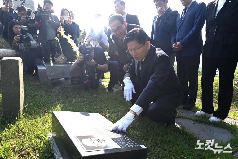 김문수, 국립신암선열공원 방문