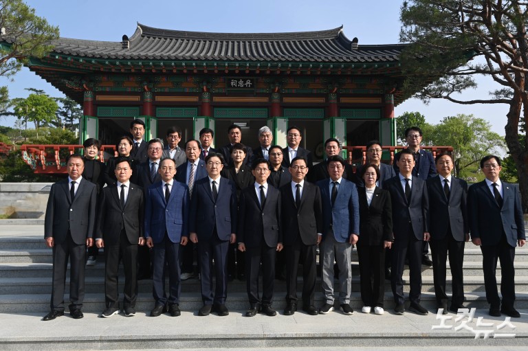 김문수, 국립신암선열공원 방문