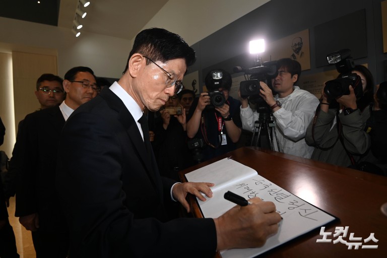 김문수, 국립신암선열공원 방문