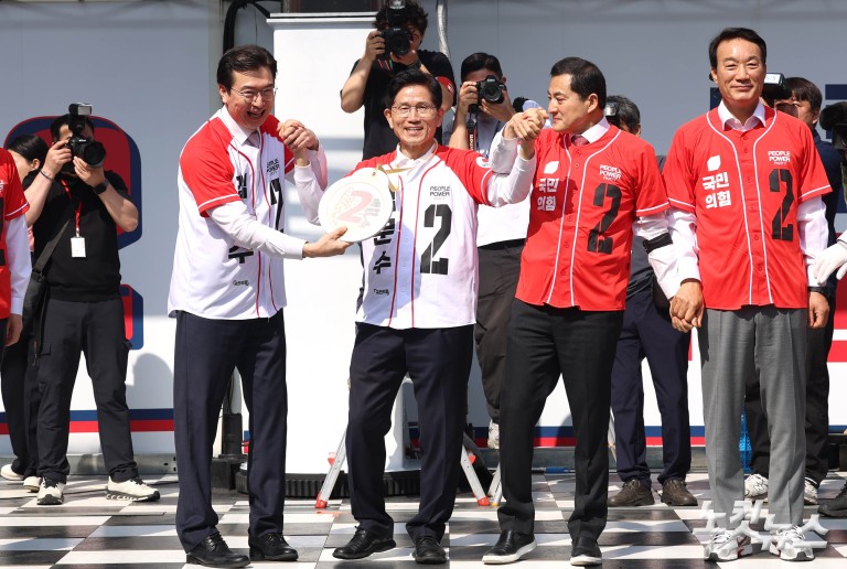 마패 목에 건 김문수