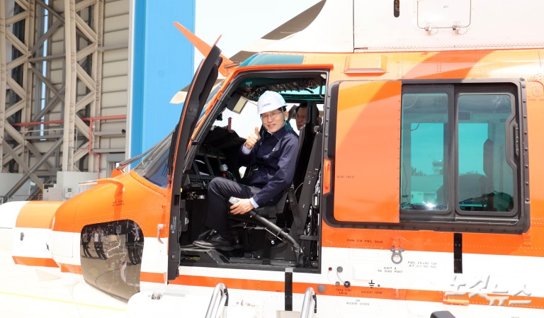 김문수, 사천 항공정비업체 방문