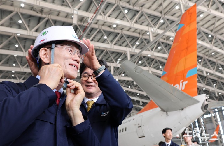 김문수, 사천 항공정비업체 방문