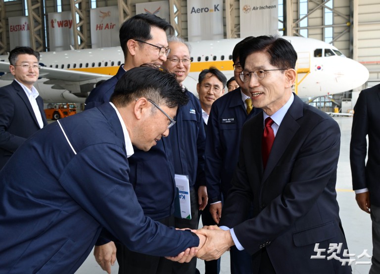 김문수, 사천 항공정비업체 방문