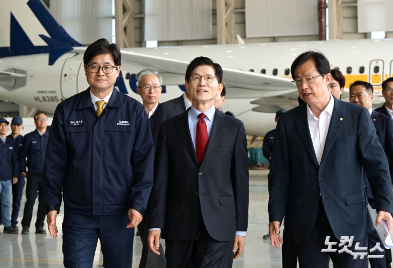 김문수, 사천 항공정비업체 방문