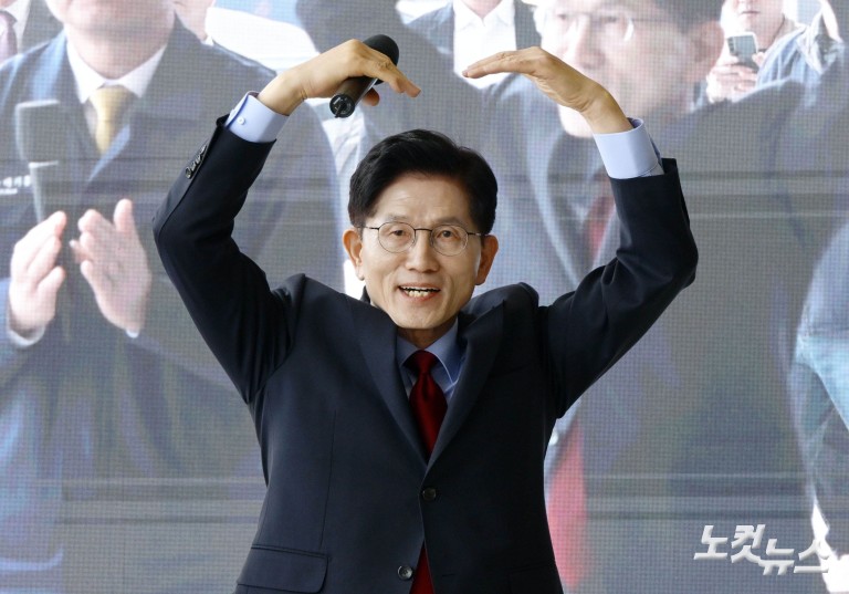 김문수, 사천 항공정비업체 방문